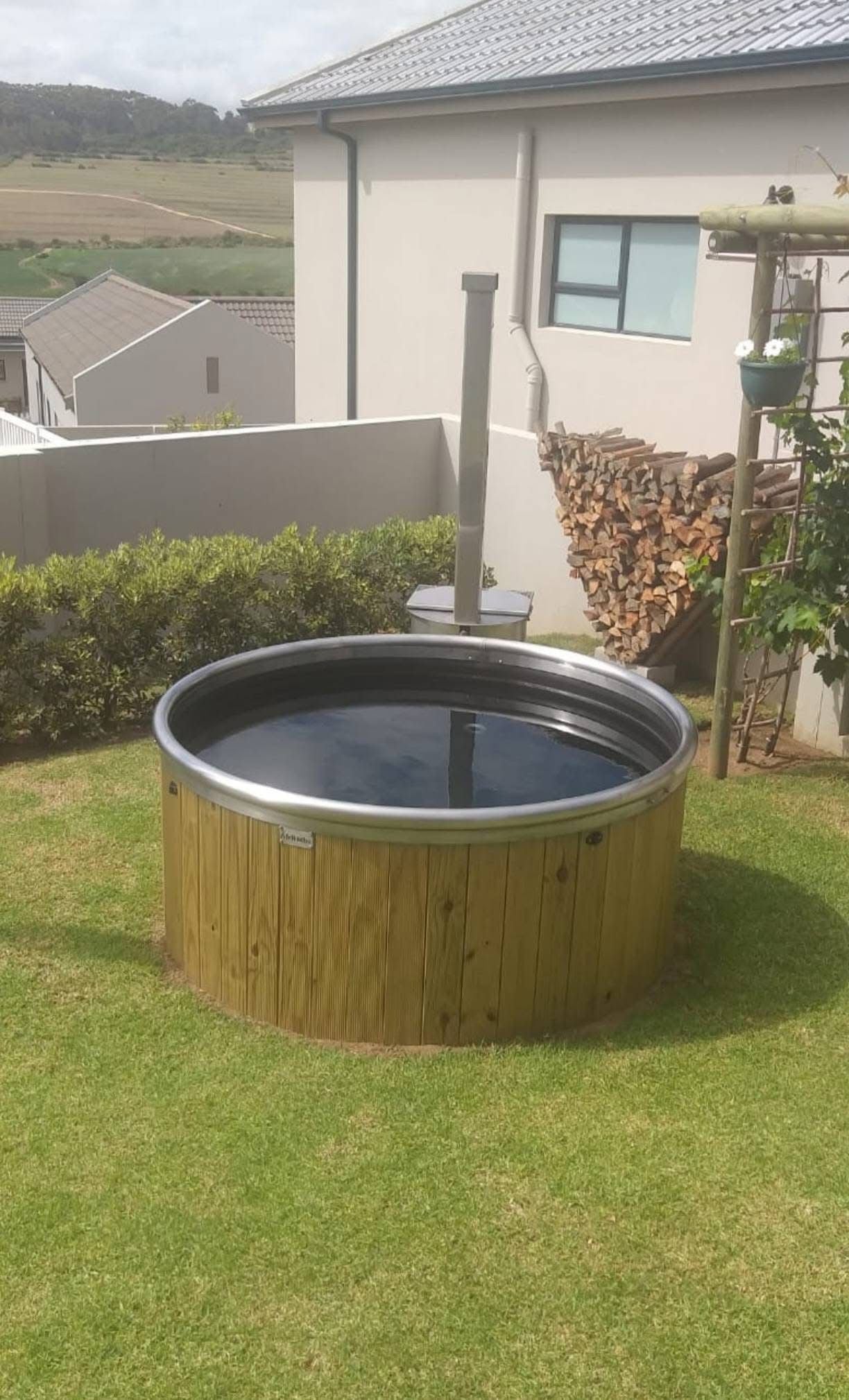 Chillax’R Eco Nest Wood-Fired Hot Tub